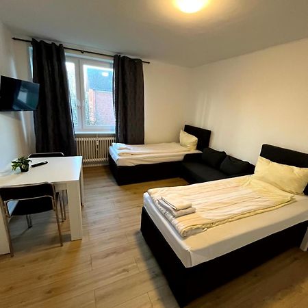 3-Zimmer Monteurwohnung Mit Balkon Neumünster Exterior foto