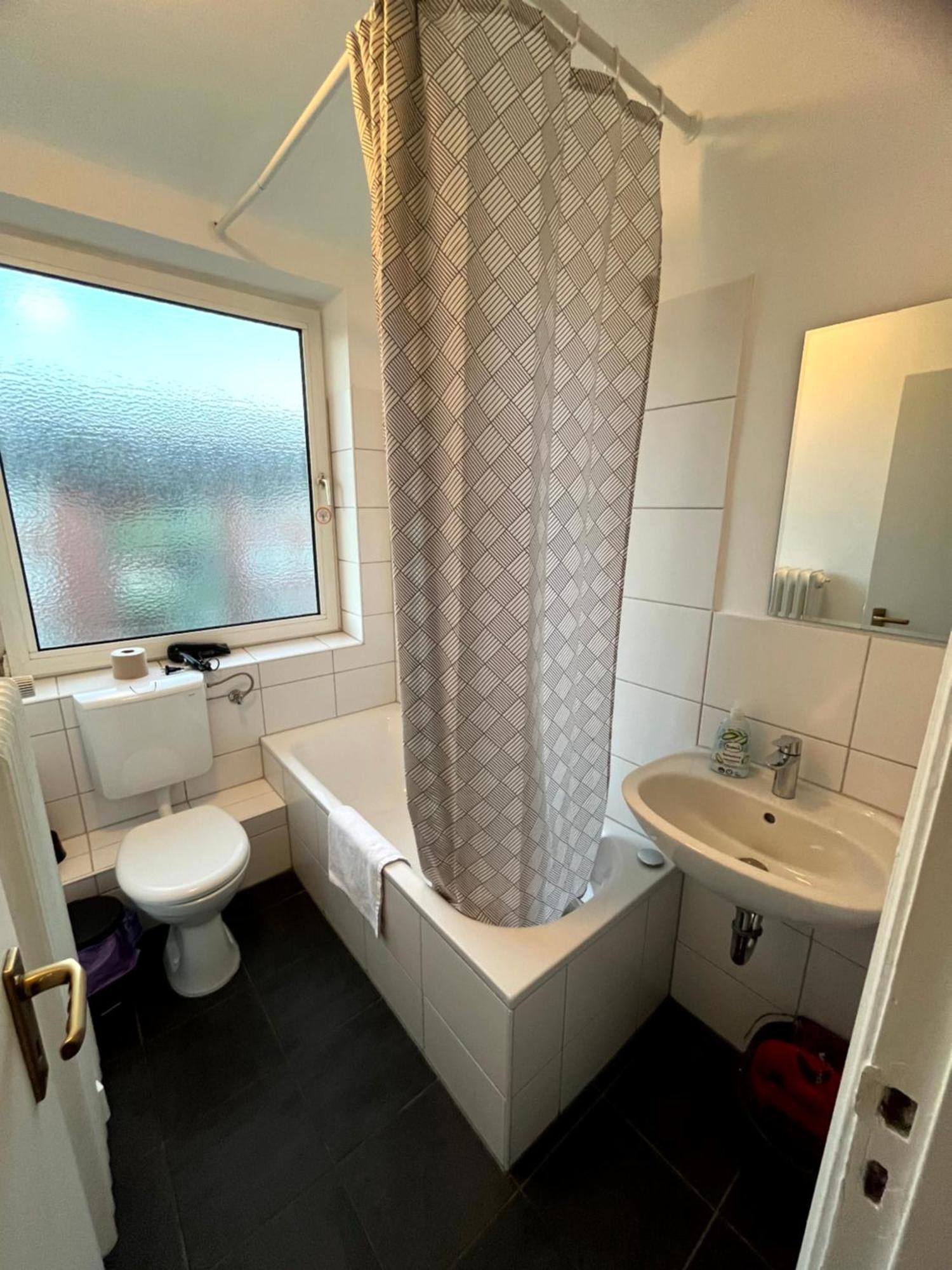 3-Zimmer Monteurwohnung Mit Balkon Neumünster Exterior foto